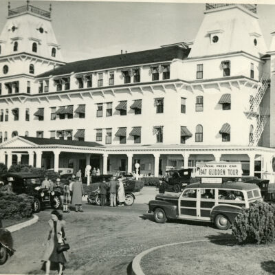 1947 Glidden Tour Wentworth by the Sea Hotel with press car in the foreground