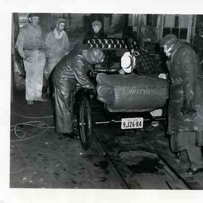 1949 Glidden Tour - Bud Gilbert preparing to leave Williamsburg with Major Augustus Post on right