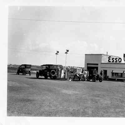 1949 Glidden Tour - Leroy Benge refueling his 1915 Stanley