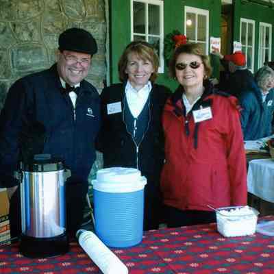 2007 - Rob and Chevonne Robison and Barb Reilly at Thanksgiving Steamin' Day