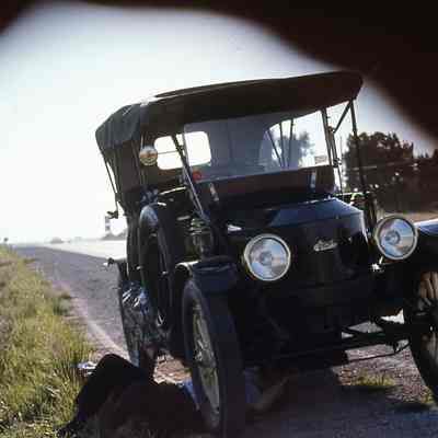 1972 Transcontinental Tour - roadside repair on the 1912 Stanley Model 87