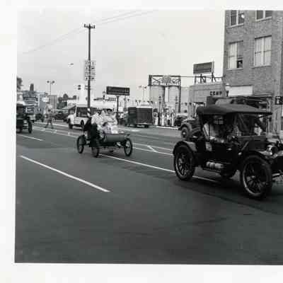 1949 Glidden Tour - Burrows Gilbert in his 1903 Oldsmobile and Leo Peters in his 1912 Buick in Richmond, VA