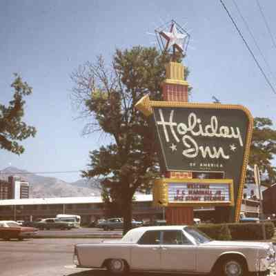 1972 Transcontinental Tour - Holiday Inn welcoming Thomas C Marshall, Jr, and the 1912 Stanley Model 87