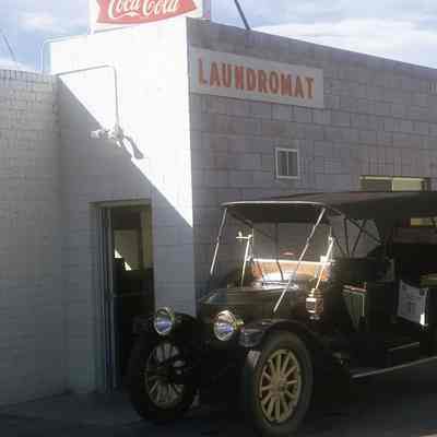 1972 Transcontinental Tour - 1912 Stanley Model 87 at a laundromat
