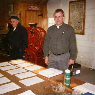 2001 - John Hopkins teaching a Steam Team class