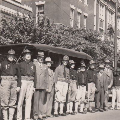 1951 with group of Spanish-American War veterans in Wilmington, DE, 1915 Stanley Mountain Wagon, 1951