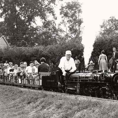 T Clarence Marshall and passengers leaving the West Yorklyn Station on the 401, 1960