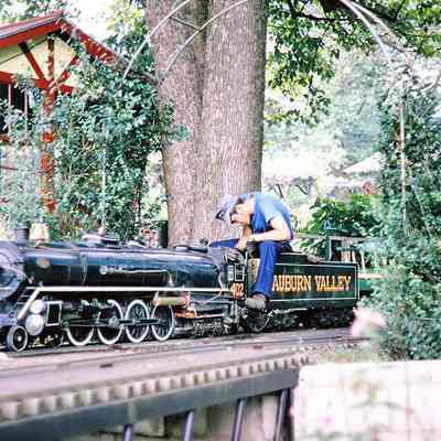 Engine 402 being operated by Larry Jensen at the Magic Age of Steam, 1973