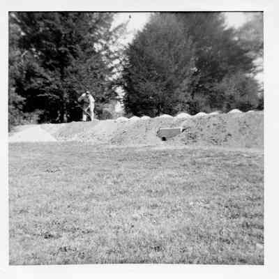 Placing of ballast in the roadbed, 1960