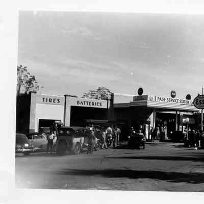 1949 Glidden Tour - refueling in Luray, VA