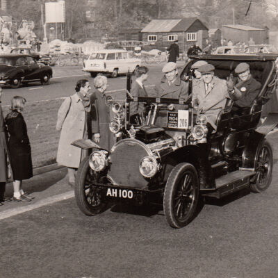 1960 London to Brighton Run - Thomas C Marshall Jr in a 1904 Gardiner-Serpollet Steamer