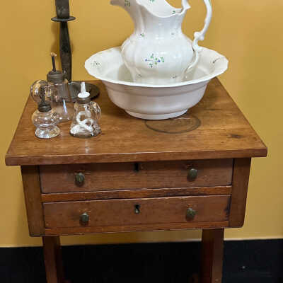 2 Drawer Table