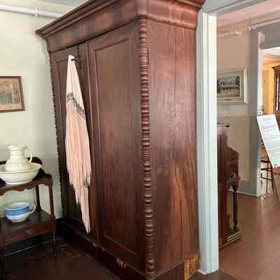 Armoire - Cherry Mahogany