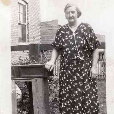 Homefront woman