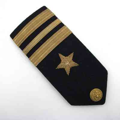 Lt. Commander shoulder board
