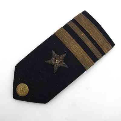 Lt. Commander shoulder board