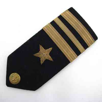 Lt. Commander shoulder board