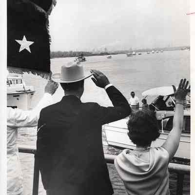 Connally reviews navy