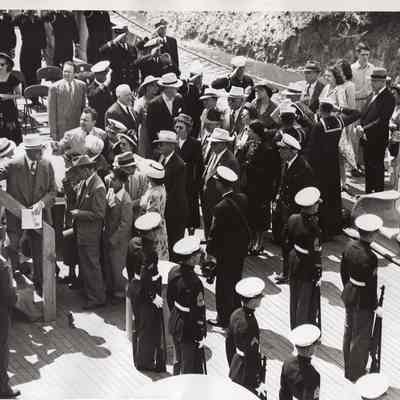 Decommission crowd