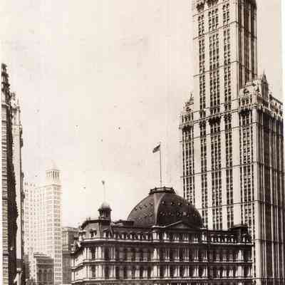 Woolsworth in Back
