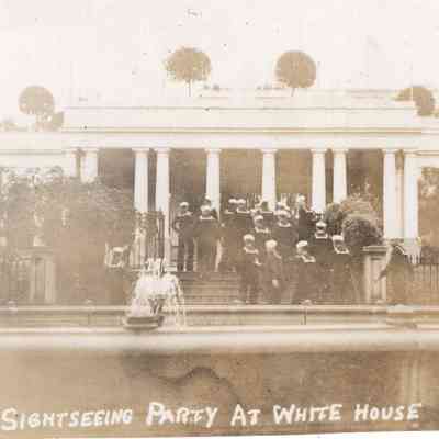 Sightseeing party at White House