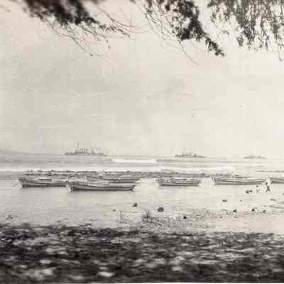 Line of destroyers off beach
