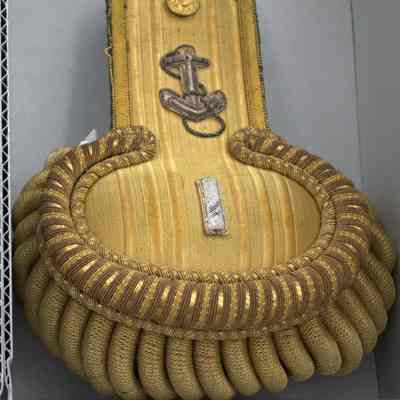 Epaulette (right)