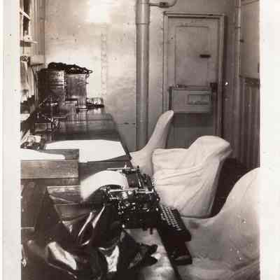 Half deck quarters