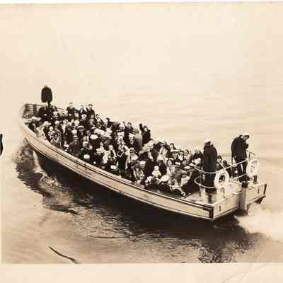 50' utility boat with passengers