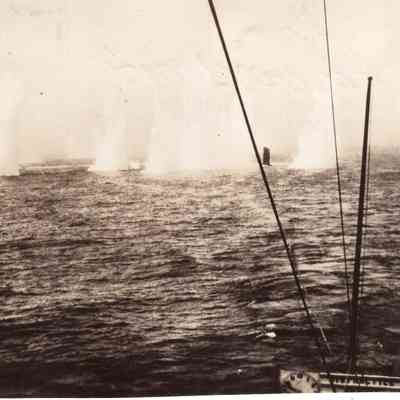 Gun splashes from 5" guns