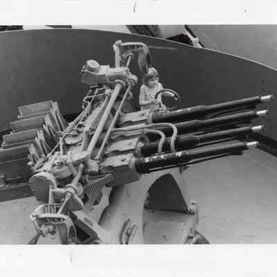 1.1" gun with child Press Photo