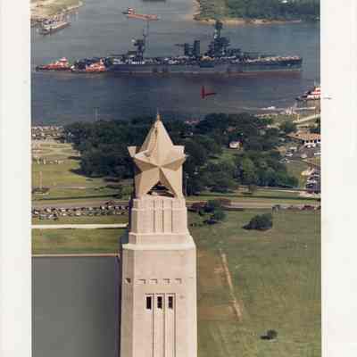 Tugs move Texas behind Monument