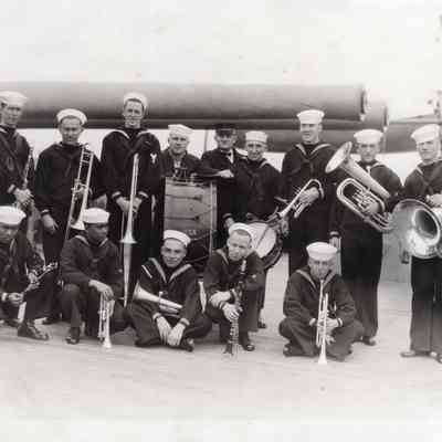 Ship band in front of turret barrels