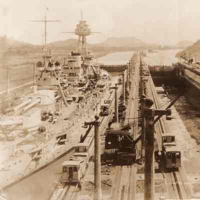 Sailing past empty lock