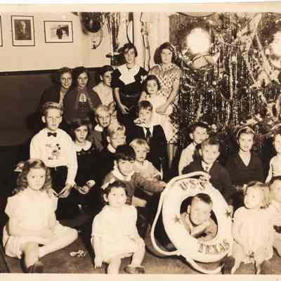 Children with Christmas tree