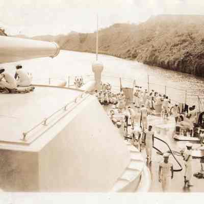 Texas sailing through Panama