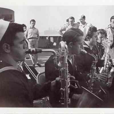 People watch saxophones