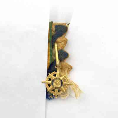 Navy Distinguished Service Order miniature medal