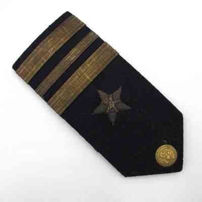 Lt. Commander shoulder board