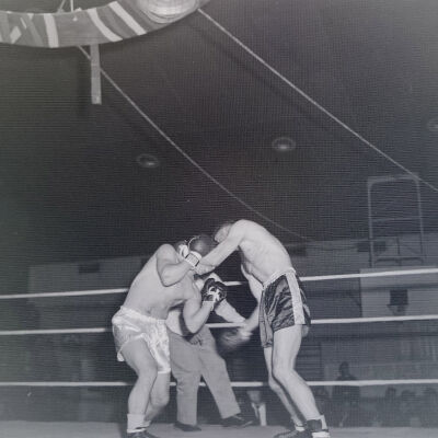 Soldiers boxing