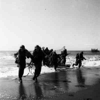 Soldiers landing on beach