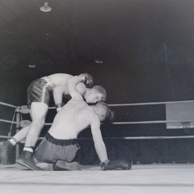 Soldiers boxing