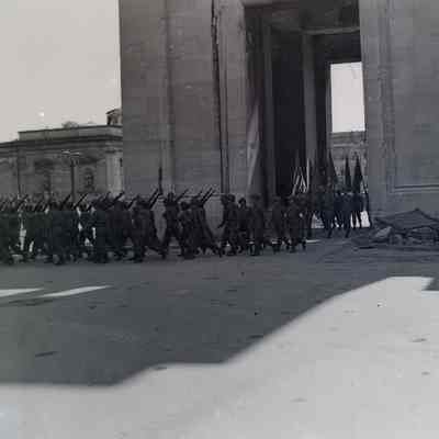 Soldiers marching into Koenigs Platz