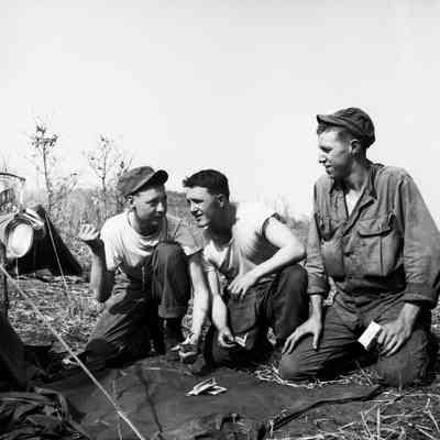 Soldiers playing dice
