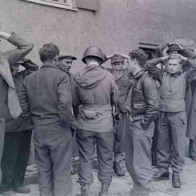 Soldiers talking with prisoners