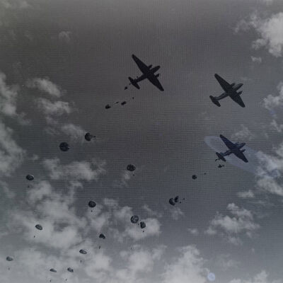 Airdrop of paratroopers