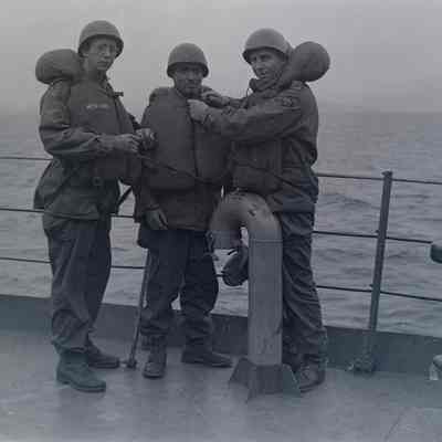 Group photo of soldiers onboard a ship