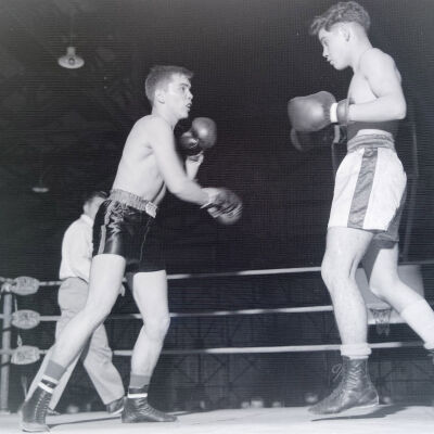 Soldiers boxing
