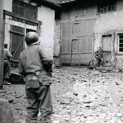 Soldiers hunt for snipers
