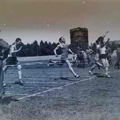 Soldiers running 100 yard dash